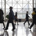 Ανεργία: Η Ελλάδα καταγράφει ιστορική μείωση στο 7,9% – Ποιες είναι οι νέες προκλήσεις