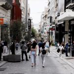 Νέα στοιχεία από την Plum: Επιφυλακτικοί οι Eλληνες καταναλωτές – Ποιες δαπάνες μειώνουν