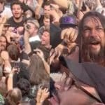 Ο Τζέισον Μομόα «εισέβαλε» στο κοινό στην αποχαιρετιστήρια συναυλία των Black Sabbath - Δείτε βίντεο