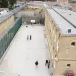 Νέες διαστάσεις στο σκάνδαλο με τον βαρυποινίτη και την «κοσμική» κυρία: Δεσμίδες με μετρητά, θυρίδες και πανάκριβοι πίνακες