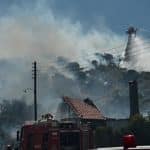 Μεγάλη φωτιά στο Κορωπί: Εκκενώθηκαν 3 περιοχές - Καίγονται σπίτια