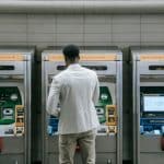 ΑΤΜ: Τέλος οι προμήθειες – Με κλείσιµο των μηχανημάτων απειλούν οι τράπεζες