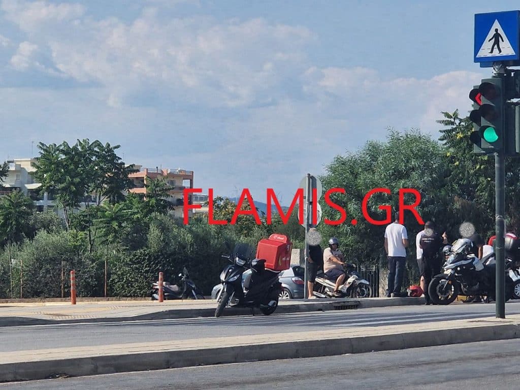 ΠΑΤΡΑ - ΦΩΤΟ: ΙΧ συγκρούστηκε με μηχανάκι και ο οδηγός έπεσε... πάνω σε δεύτερο μηχανάκι! ΑΠΙΣΤΕΥΤΕΣ ΣΚΗΝΕΣ ΣΤΗΝ ΟΔΟ ΑΜΕΡΙΚΗΣ