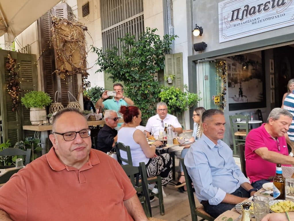 ΝΕΚΤΑΡΙΟΣ ΦΑΡΜΑΚΗΣ: Συνάντηση με δημοσιογράφους και... δήλωση για τις πυρκαγιές