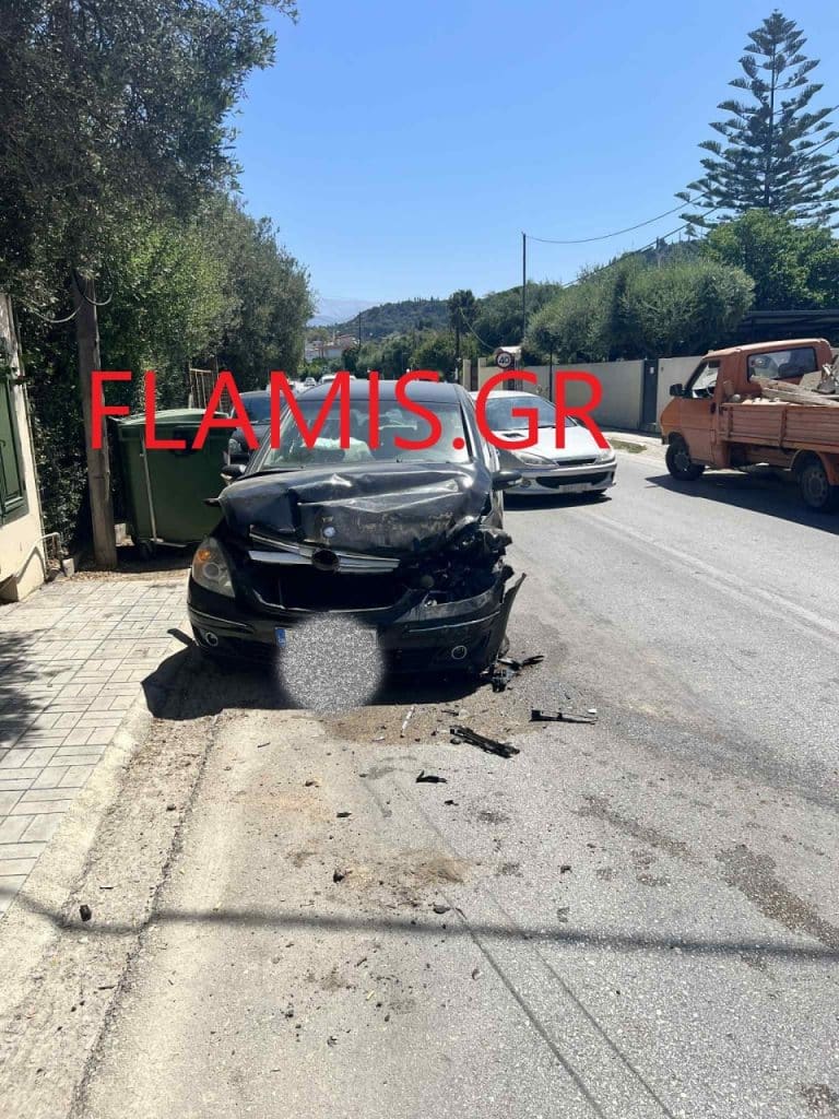 ΠΑΤΡΑ - ΦΩΤΟ: Τροχαίο στα Τσουκαλεϊκα! ΙΧ έπεσε πάνω σε φορτηγάκι ΠΑΤΡΑ - ΦΩΤΟ: Τροχαίο στα Τσουκαλεϊκα! ΙΧ έπεσε πάνω σε φορτηγάκι