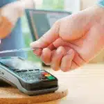 Χωρίς μετρητά πληρώνουν οι Ευρωπαίοι πολίτες - Τι δείχνουν τα στατιστικά της EKT