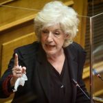 Σία Αναγνωστοπούλου: “Αφαίρεση κειμένου με ιστορική αναφορά στην Ιντιφάντα από σχολικό εγχειρίδιο και αντικατάστασή του από «ουδέτερο» κείμενο Τεχνητής Νοημοσύνης”