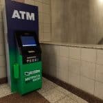 Χρεώσεις στα ΑΤΜ: Επίθεση ΣΥΡΙΖΑ κατά κυβέρνησης – «Μεγάλη ντροπή»
