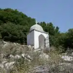 ΑΥΡΙΟ ΚΥΡΙΑΚΗ ΣΤΟ ΛΕΟΝΤΙΟ: Θεία λειτουργία στο «Πάτημα του Αγίου Ανδρέου»