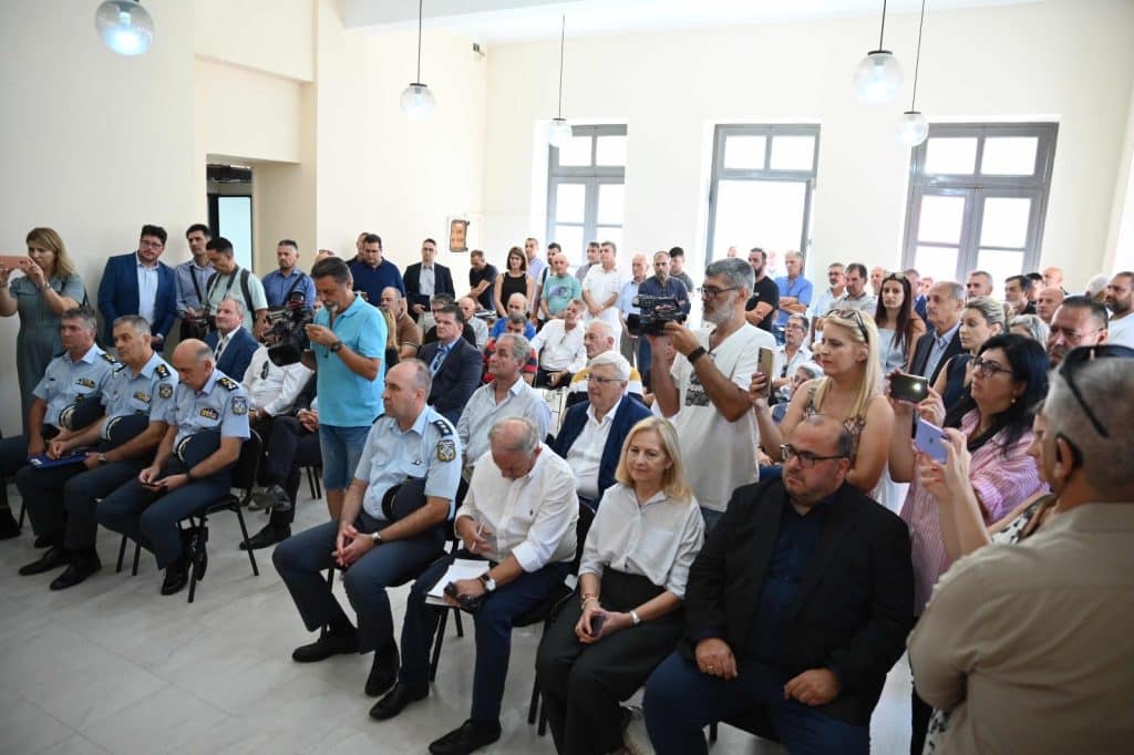 ΔΕΙΤΕ ΦΩΤΟ: Ο Γρηγόρης Αλεξόπουλος υποδέχθηκε τον Μιχάλη Χρυσοχοϊδη στην Κ. Αχαϊα