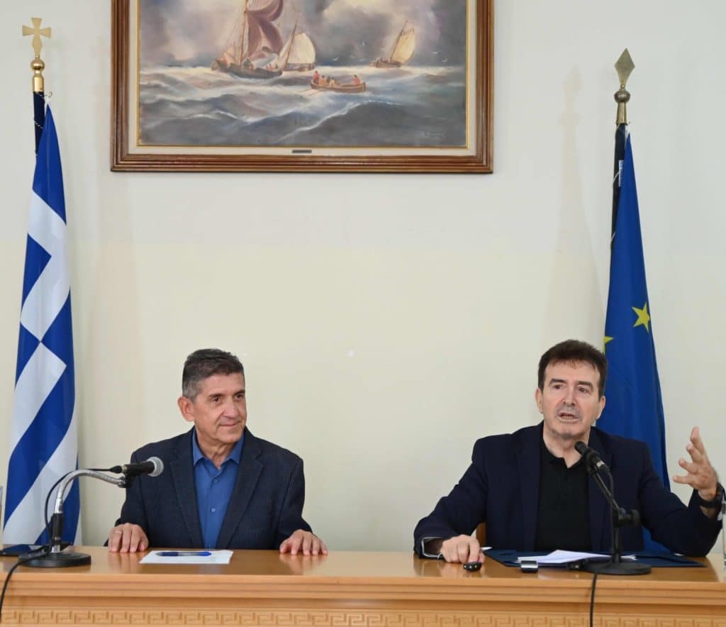 ΔΕΙΤΕ ΦΩΤΟ: Ο Γρηγόρης Αλεξόπουλος υποδέχθηκε τον Μιχάλη Χρυσοχοϊδη στην Κ. Αχαϊα