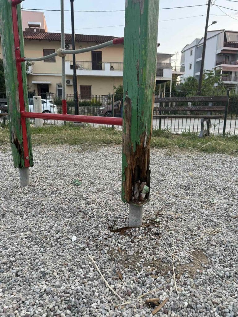 ΠΑΤΡΑ: Κίνδυνος θάνατος για τα παιδιά παιδική χαρά! ΦΩΤΟ ΠΟΥ ΣΟΚΑΡΟΥΝ ΠΑΤΡΑ: Κίνδυνος θάνατος για τα παιδιά παιδική χαρά! ΦΩΤΟ ΠΟΥ ΣΟΚΑΡΟΥΝ