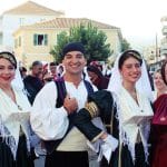 Άνοιξε χθες Κυριακή με την χορευτική παρέλαση των συγκροτημάτων η αυλαία του 63ου Διεθνούς Φεστιβάλ Φολκλόρ Λευκάδας