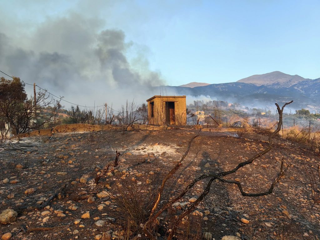 ΠΑΤΡΑ - ΔΕΙΤΕ ΦΩΤΟ: Κάηκαν σπίτια πάνω από την Αρόη - ΚΡΑΝΙΟΥ ΤΟΠΟΣ Η ΠΕΡΙΟΧΗ