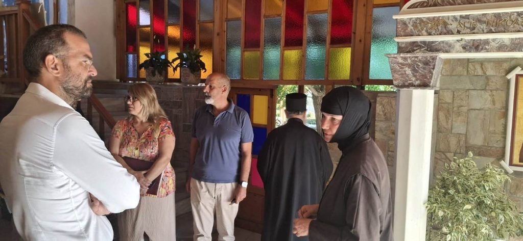 ΠΑΤΡΑ: Επίσκεψη Φαρμάκη - Μπονάνου και Ζαϊμη στην Ι.Μ. Αγ. Νικολάου Μπάλα που έχει ζημιές από τη φωτιά - ΦΩΤΟ