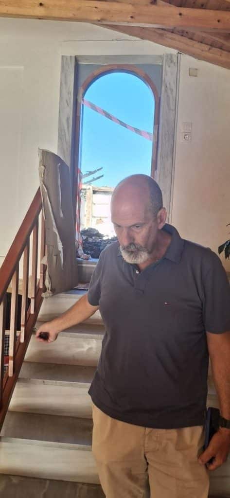 ΠΑΤΡΑ: Επίσκεψη Φαρμάκη - Μπονάνου και Ζαϊμη στην Ι.Μ. Αγ. Νικολάου Μπάλα που έχει ζημιές από τη φωτιά - ΦΩΤΟ