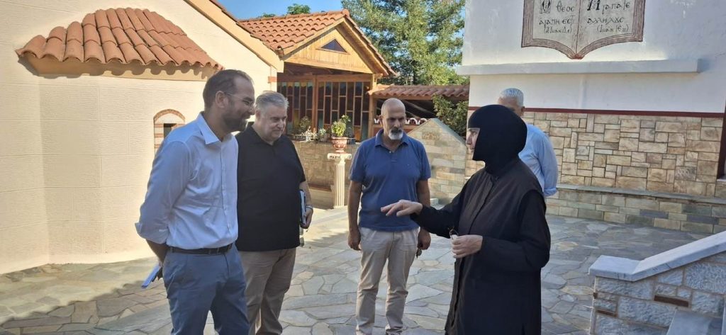 ΠΑΤΡΑ: Επίσκεψη Φαρμάκη - Μπονάνου και Ζαϊμη στην Ι.Μ. Αγ. Νικολάου Μπάλα που έχει ζημιές από τη φωτιά - ΦΩΤΟ