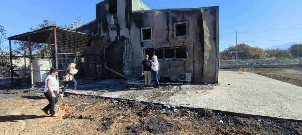 Ο αναπληρωτής Περιφερειάρχης Χαράλαμπος Μπονάνος στα καμένα της ΒΙΠΕ - ΦΩΤΟ