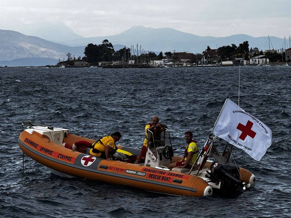 ΑΧΑΪΑ: Ο Δημήτρης Παλούμπης στον καθαρισμό του λιμανιού Αιγίου - ΦΩΤΟ ΑΧΑΪΑ: Ο Δημήτρης Παλούμπης στον καθαρισμό του λιμανιού Αιγίου - ΦΩΤΟ
