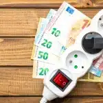 ΔΕΗ: Στα 15 λεπτά η χρέωση ανά κιλοβατώρα για τον Αύγουστο στο Πράσινο Τιμολόγιο