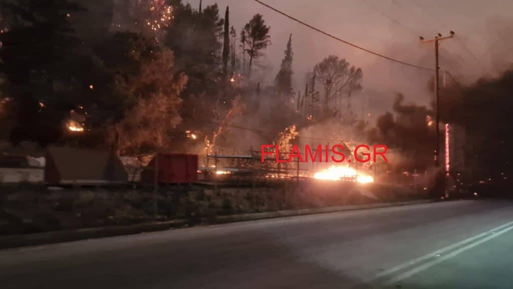 Ζωσμένο στις φλόγες: Θεριανό - Καμίνια - Άνω Τσουκαλέικα - Άνω Βραχνέικα - Δείτε Νυχτερινά ΒΙΝΤΕΟ