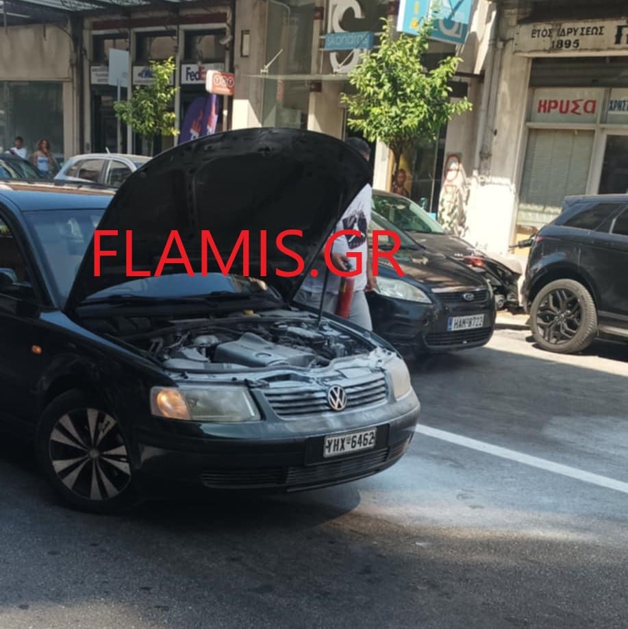 ΠΑΤΡΑ - ΤΩΡΑ: Πανικός στην Αγίου Ανδρέου από φωτιά σε ΙΧ - ΦΩΤΟ - Πώς δεν επεκτάθηκε