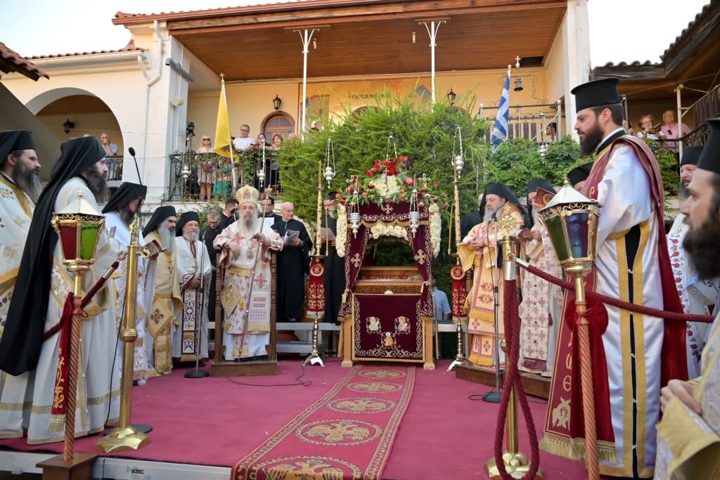 ΔΕΙΤΕ ΦΩΤΟ: Εγκώμια της Υπεραγίας Θεοτόκου στο Γηροκομειό FAU 6298