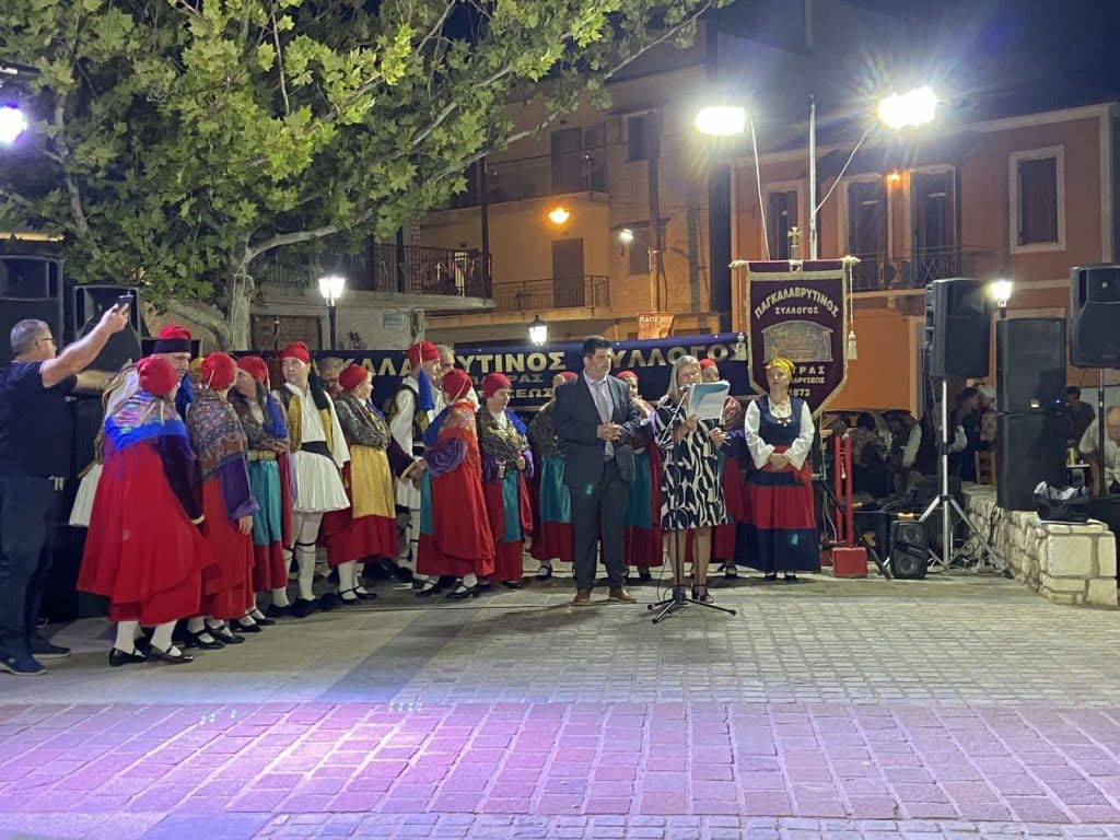 ΠΑΓΚΑΛΑΒΡΥΤΙΝΟΣ ΣΥΛΛΟΓΟΣ ΠΑΤΡΩΝ: Με μεγάλη επιτυχία το "αντάμωμα" - ΦΩΤΟ
