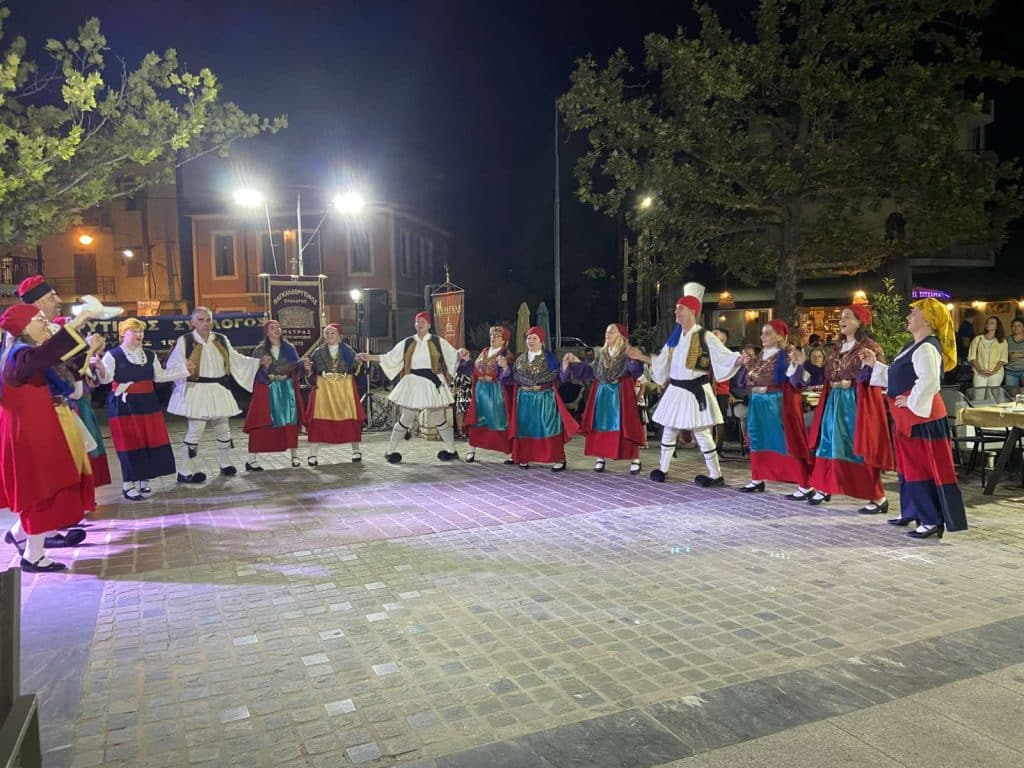 ΠΑΓΚΑΛΑΒΡΥΤΙΝΟΣ ΣΥΛΛΟΓΟΣ ΠΑΤΡΩΝ: Με μεγάλη επιτυχία το "αντάμωμα" - ΦΩΤΟ