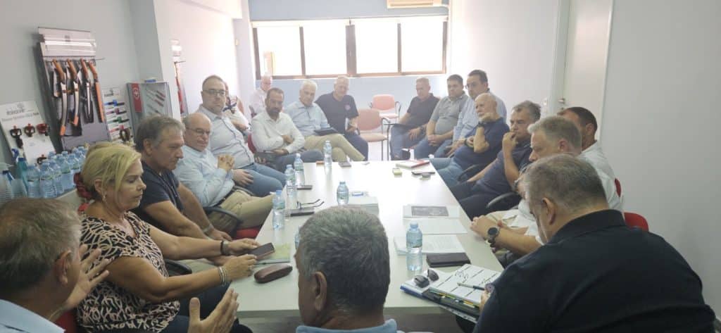Σύσκεψη στην Βιομηχανική Περιοχή της Πάτρας μετά τις φωτιές - ΦΩΤΟ