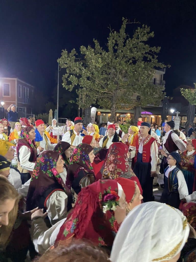 ΠΑΓΚΑΛΑΒΡΥΤΙΝΟΣ ΣΥΛΛΟΓΟΣ ΠΑΤΡΩΝ: Με μεγάλη επιτυχία το "αντάμωμα" - ΦΩΤΟ