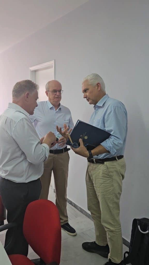 Σύσκεψη στην Βιομηχανική Περιοχή της Πάτρας μετά τις φωτιές - ΦΩΤΟ