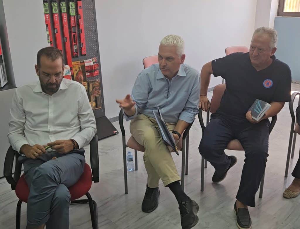 Σύσκεψη στην Βιομηχανική Περιοχή της Πάτρας μετά τις φωτιές - ΦΩΤΟ