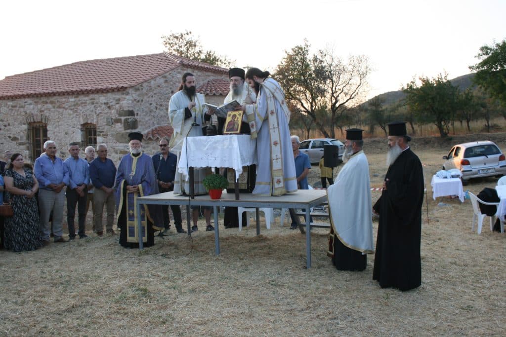 ΔΕΙΤΕ ΦΩΤΟ: Ιερά Παράκληση στην Παναγία της Μέντζαινας