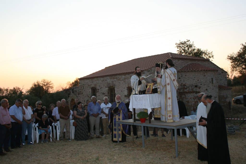 ΔΕΙΤΕ ΦΩΤΟ: Ιερά Παράκληση στην Παναγία της Μέντζαινας