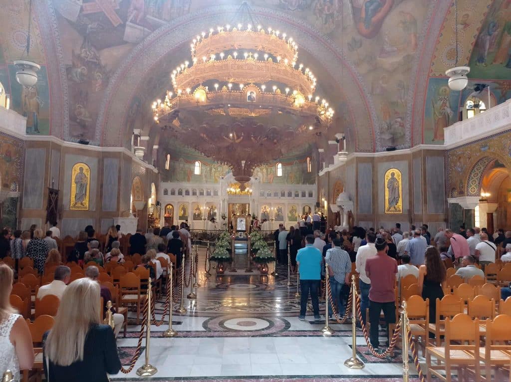 ΠΑΤΡΑ - ΦΩΤΟ ΚΑΙ ΒΙΝΤΕΟ: Η πόλη αποχαιρέτησε τον Στέφανο Σκαρπέλλο - Πάνδημη η κηδεία του