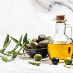 Ελαιόλαδο: Τι σημαίνει η πτώση των τιμών για τα ράφια και τους εξαγωγείς