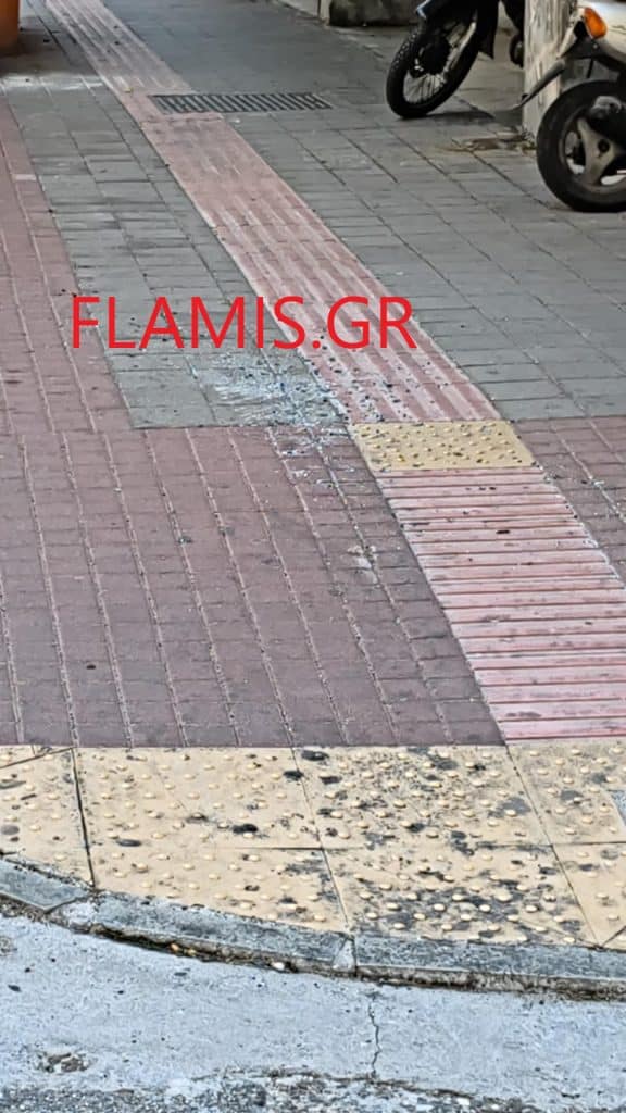 ΠΑΤΡΑ: "Εφυγε" μεγάλο τζάμι από μπαλκόνι πολυκατοικίας - ΦΩΤΟ