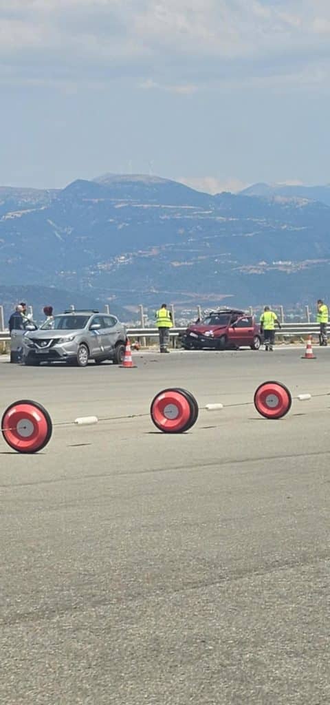 ΔΕΙΤΕ ΦΩΤΟ: Τροχαίο πριν τα διόδια Αραχωβιτίκων! ΙΧ με όχημα του Λιμενικού