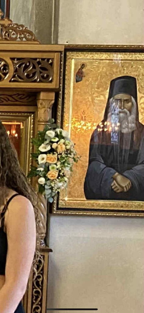 Εδιωξαν 14χρονες από εκκλησία... με χυδαίες εκφράσεις! ΄΄τσίτσιδη εδώ δεν μπαίνεις, εδώ δεν είναι μπ…ελο"