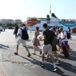 Διακοπές: Λιγότερες μέρες και φθηνότερα για τους Έλληνες