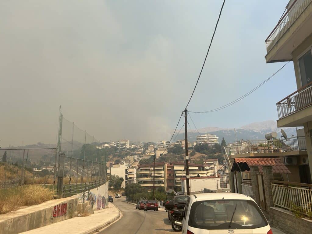 ΠΑΤΡΑ - ΤΩΡΑ: Ηχησε 112! Απομακρύνονται οι κάτοικοι από Ρωμανού