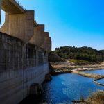 Φράγματα στον πλανήτη: Το νερό που συγκεντρώνεται μπορεί να μετατοπίσει τους πόλους της Γης