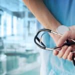 Θεσσαλονίκη: 12μηνη φυλάκιση με 3ετή αναστολή σε γιατρό που ζήτησε «φακελάκι» από καρκινοπαθή