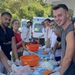 The Love Van: Οι εθελοντές που ήρθαν στην Πάτρα για να προσφέρουν φαγητό στις πυρόπληκτες οικογένειες
