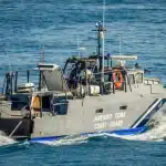 Πώς ξέφυγε ο Τούρκος διακινητής από τους αστυνομικούς - Βούτηξε στη θάλασσα φορώντας τις χειροπέδες