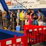 Άναψαν τα αίματα στον Πειραιά - Επιβάτες εμπόδισαν τον απόπλου πλοίου για Κυκλάδες όταν τους απαγορεύτηκε η επιβίβαση