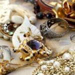 ΠΑΤΡΑ: Αρπαξε με κόλπο όλη την τσάντα με κοσμήματα 8.000 ευρώ