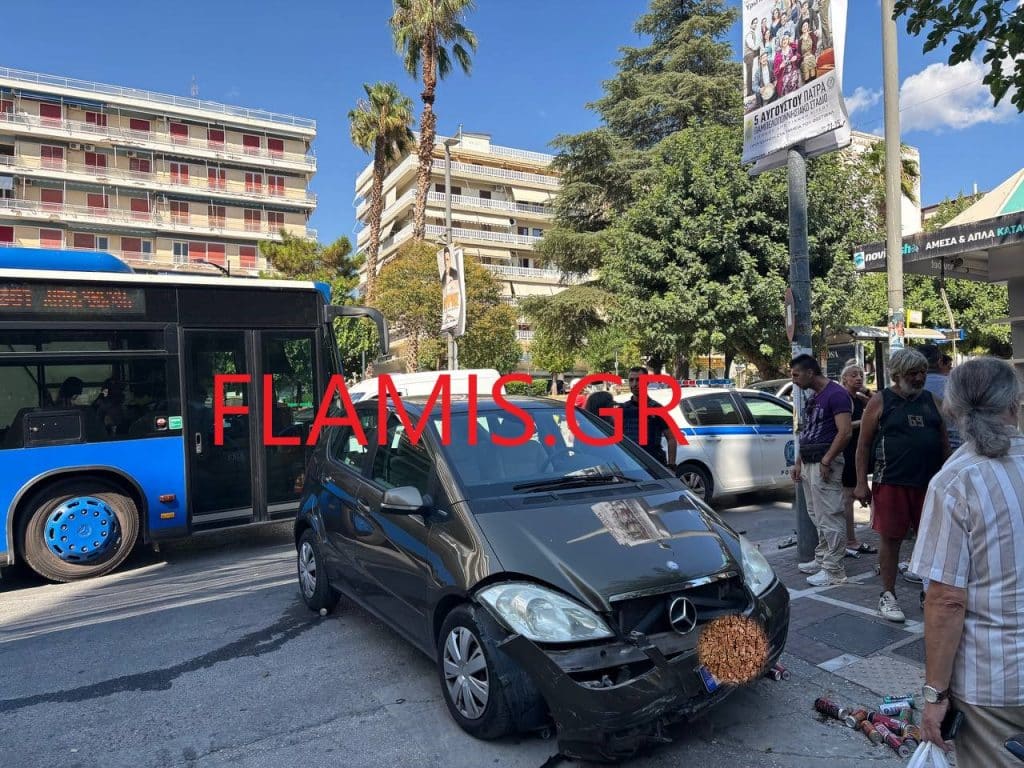 ΠΑΤΡΑ: ΠΑΝΙΚΟΣ ΣΤΗΝ ΟΜΟΝΟΙΑ: Μηχανή συγκρούστηκε με ΙΧ και έπεσε πάνω στο περίπτερο - ΦΩΤΟ
