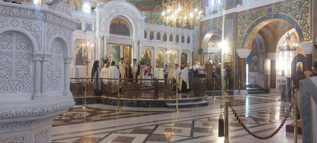 ΠΑΤΡΑ - ΦΩΤΟ ΚΑΙ ΒΙΝΤΕΟ: Η πόλη αποχαιρέτησε τον Στέφανο Σκαρπέλλο - Πάνδημη η κηδεία του